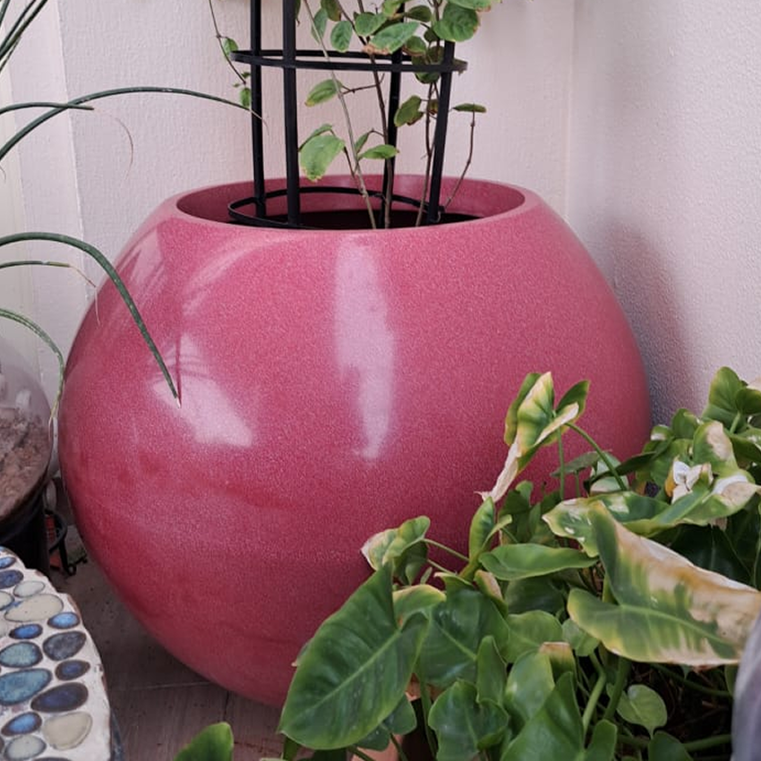 ozplast-eco-pe-planters-round-in-garden